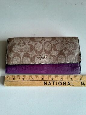 NWOT Coach F53763 Slim Trifold Wallet Signature Canvas Plum keychain fob